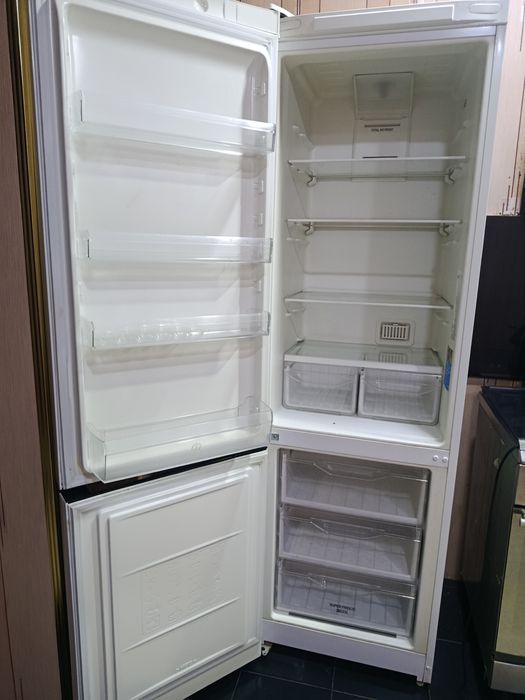 Холодильник indesit