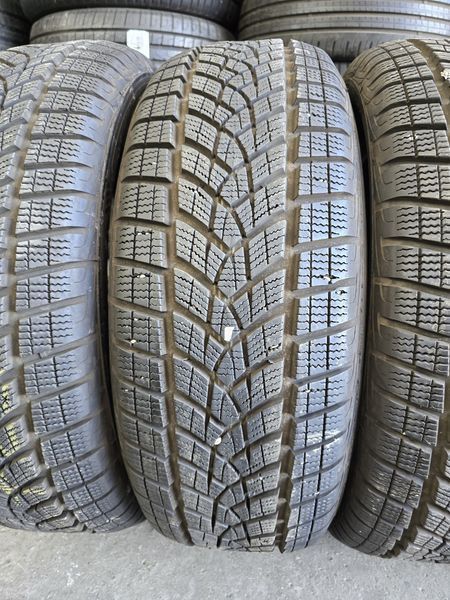 215/60/17 Goodyear 4piese