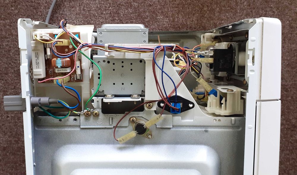 Микровълнова фурна Samsung за ремонт или части.