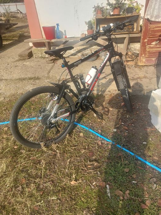 Vând bicicleta full suspensie