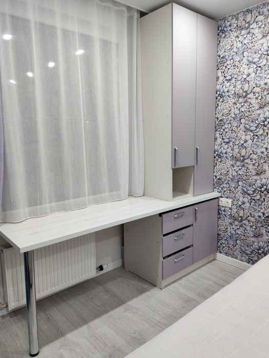 Новый письменный стол и шкаф