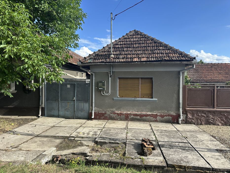 Vand casa in loc Sebis jud Arad