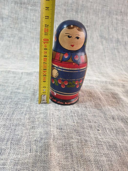 Голяма дървена играчка-Матрьошка и по-малка Матрьошка