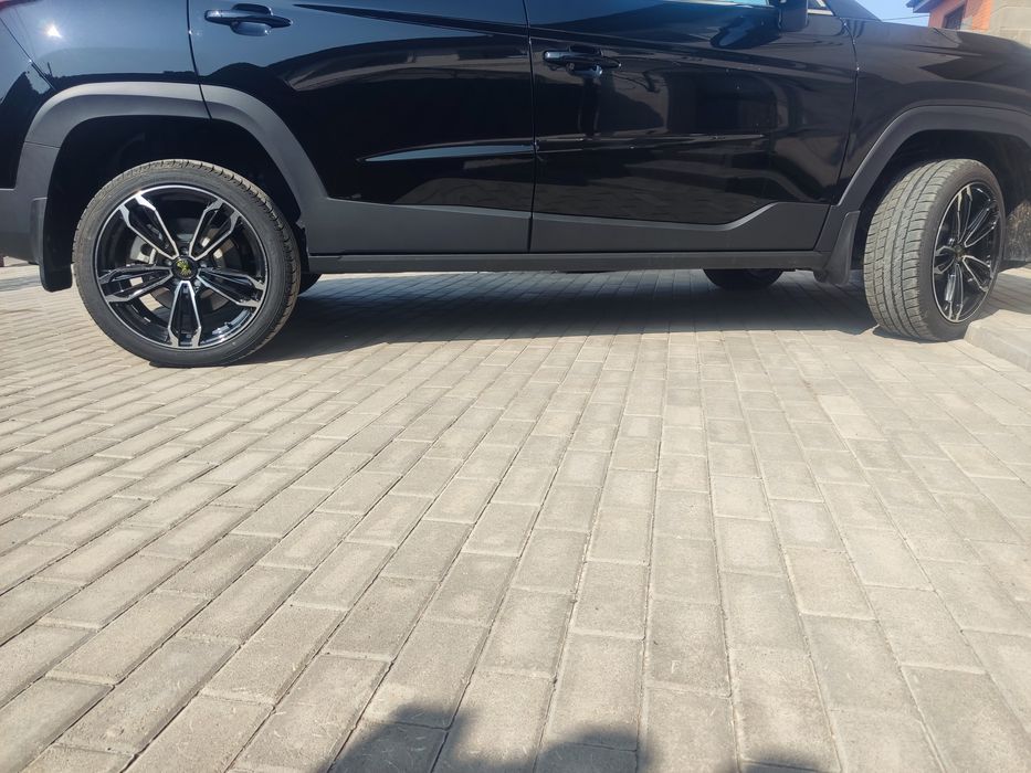 Жеңіл автокөліктеріне арналған дөңгелектер дискіларымен.