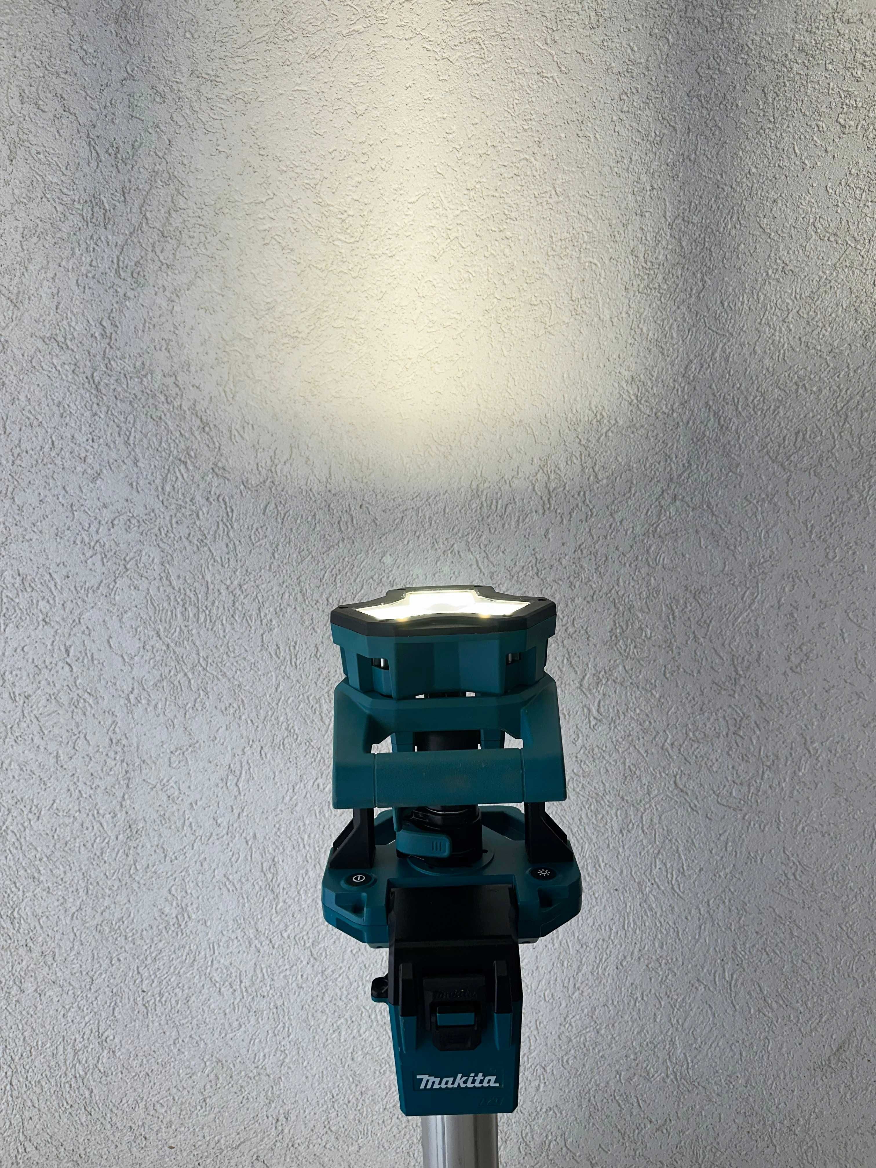 Makita DML813 - Акумулаторен LED прожектор със стойка