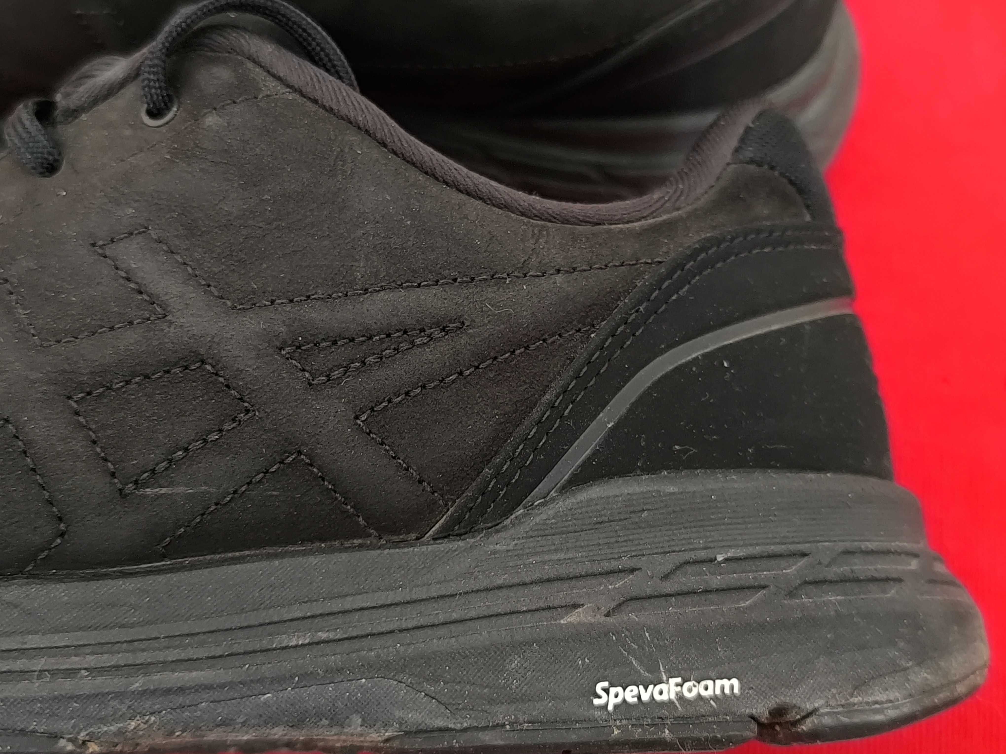 Маратонки Asics , 26,5 см е стелката, отговаря на 41 номер