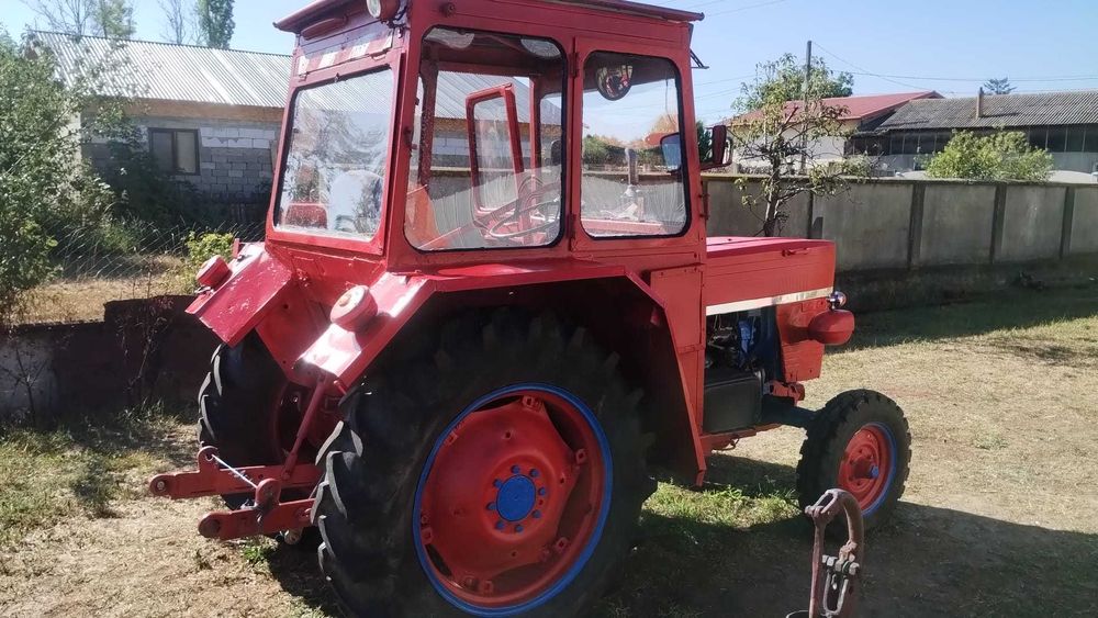 Vand sau schimb Tractor U445 in perfecta stare