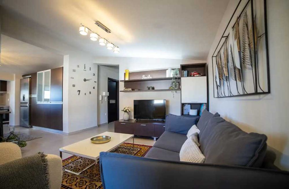 Дава се под наем Двустаен апартамент в Пловдив, Младежки Хълм - 64 кв.м за 234.6 € - Снимка #2