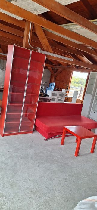 Vând set de canapea extensibila cu masa și dulap