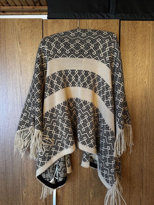 Poncho maro Stradivarius M