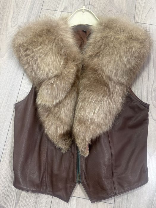 Кожен елек с яка от лисица