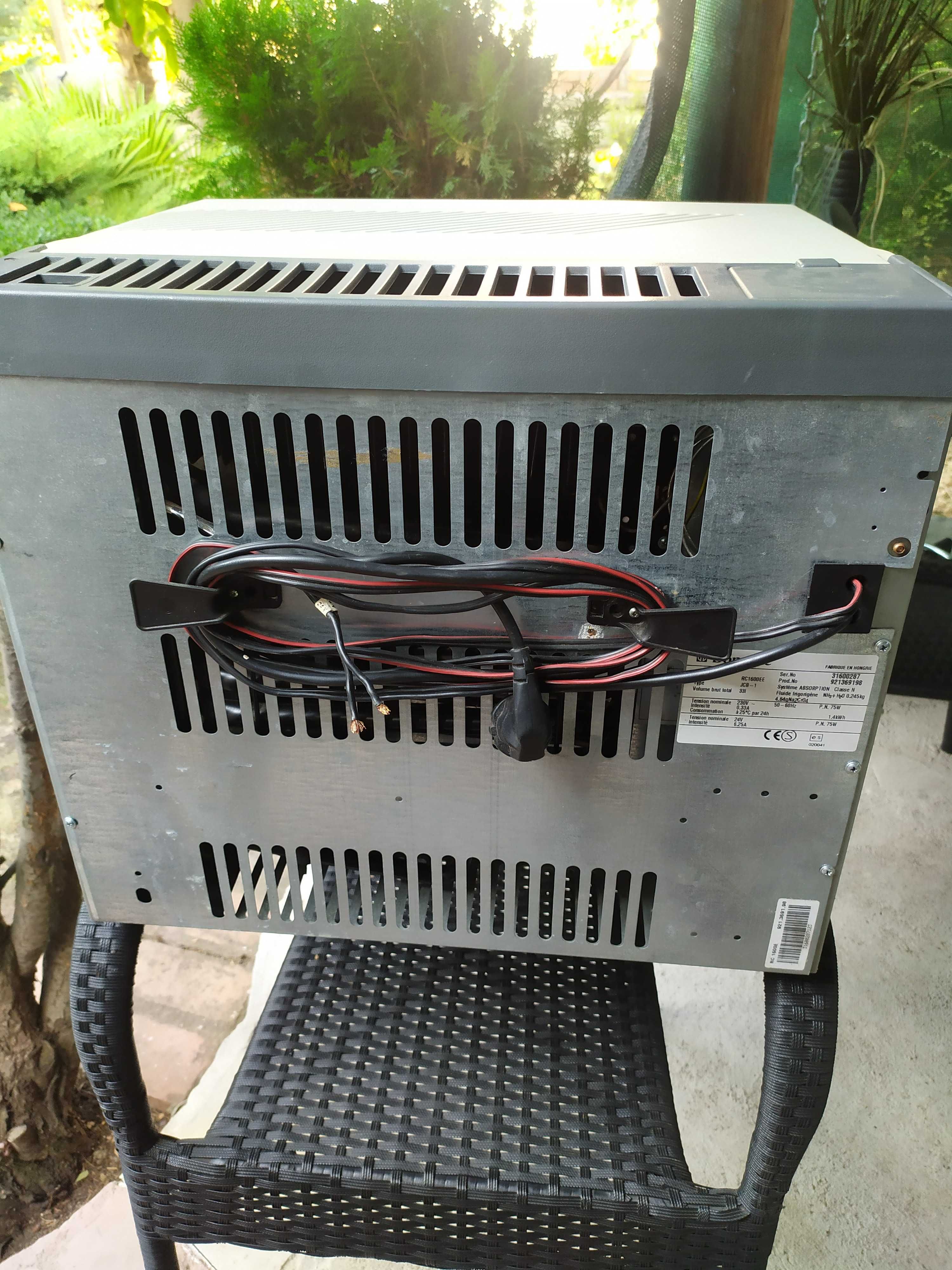 Охладител 24 v/220 v -Dometic Electrolux . Каравани , камиони ,лодки .
