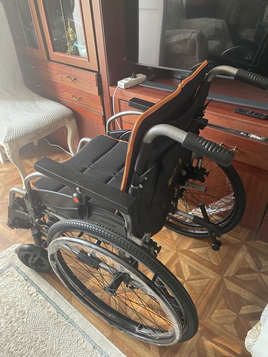 Продам инвалидную коляску