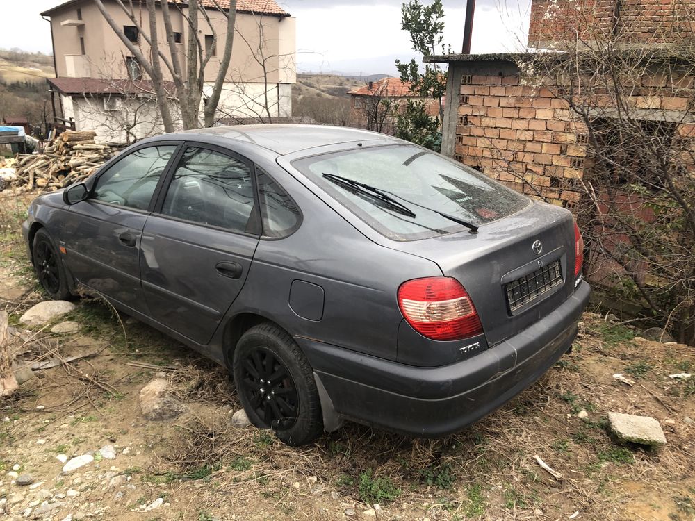 TOYOTA avensis 1.8 на части!!