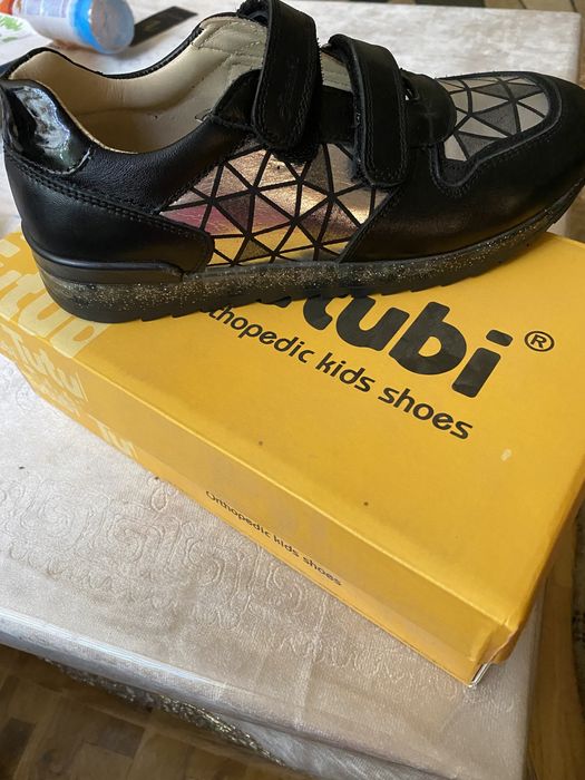 Кроссовки на девочку Tutubi 36 р