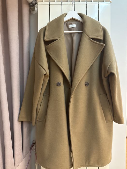 Palton damă oversize – culoare camel, elegant și modern