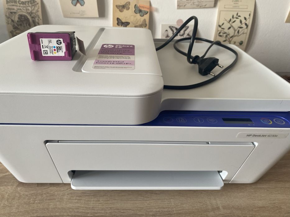 Imprimantă HP DeskJet 4320e multifuncțională + un cartuș color
