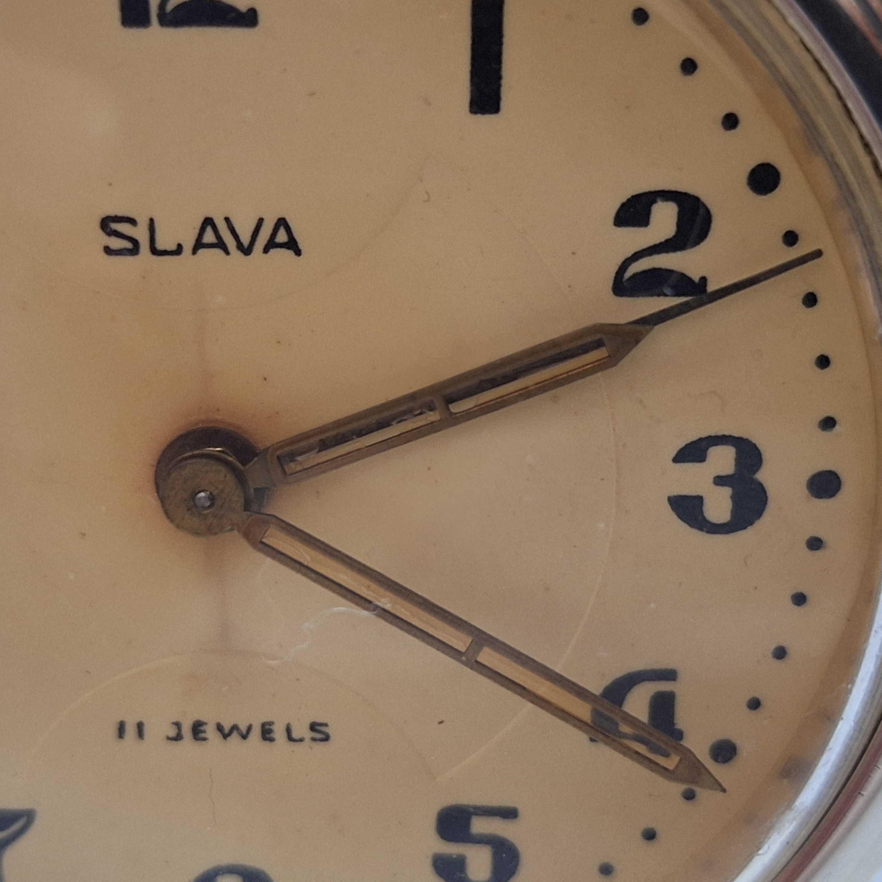 SLAVA (11rubis) СССР Часовник настолен, Механичен! Работещ!