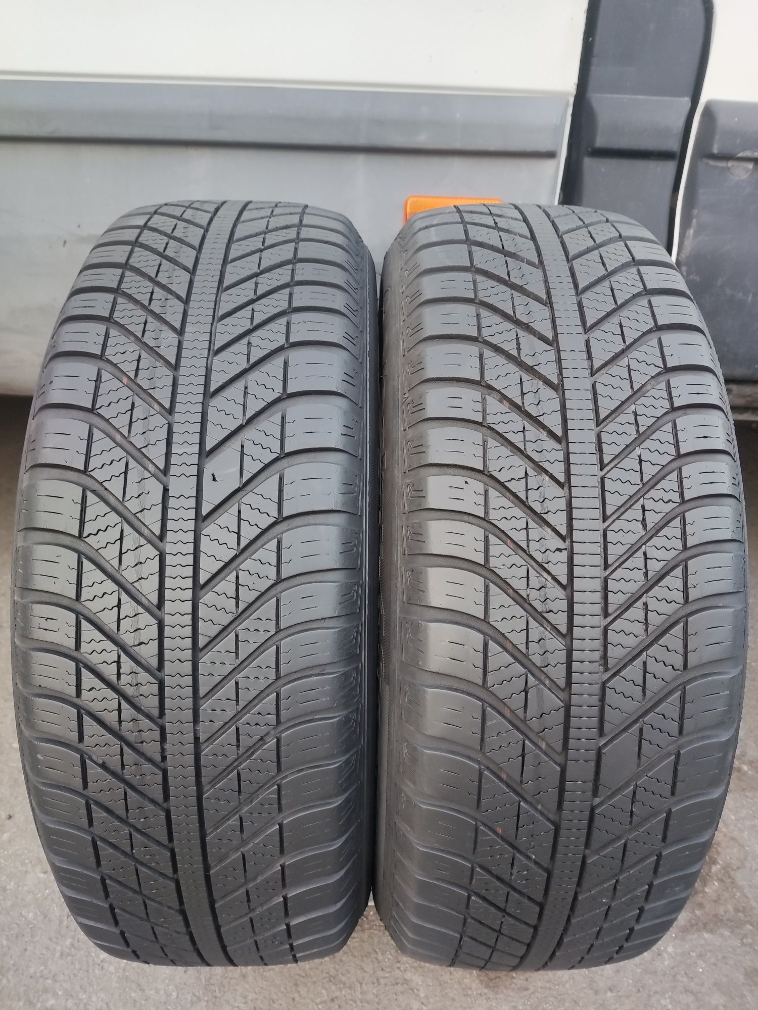 2бр всесезонни гуми 195/60/16 GoodYear Vector 4 Seasons
dot21
6.89mm
Д