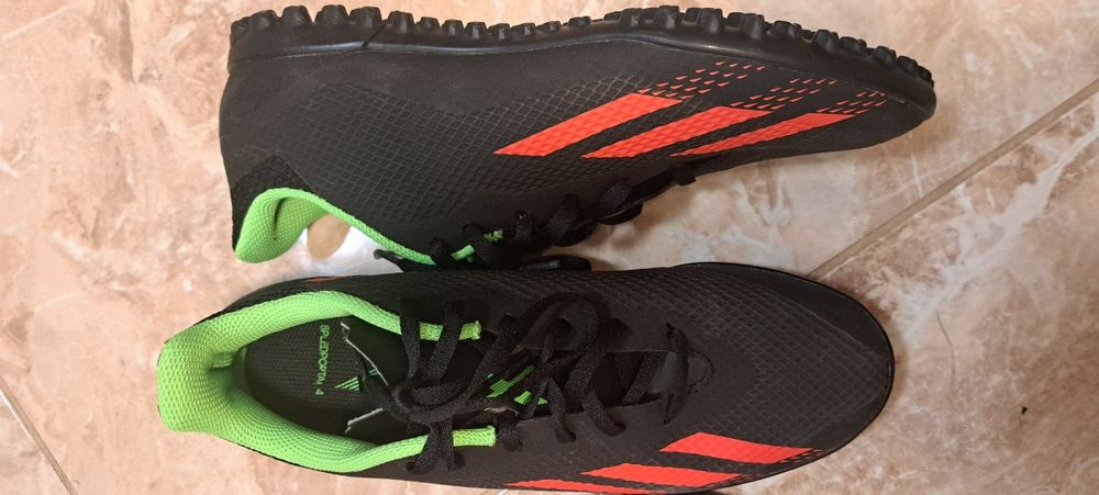 Футболни обувки nike, adidas