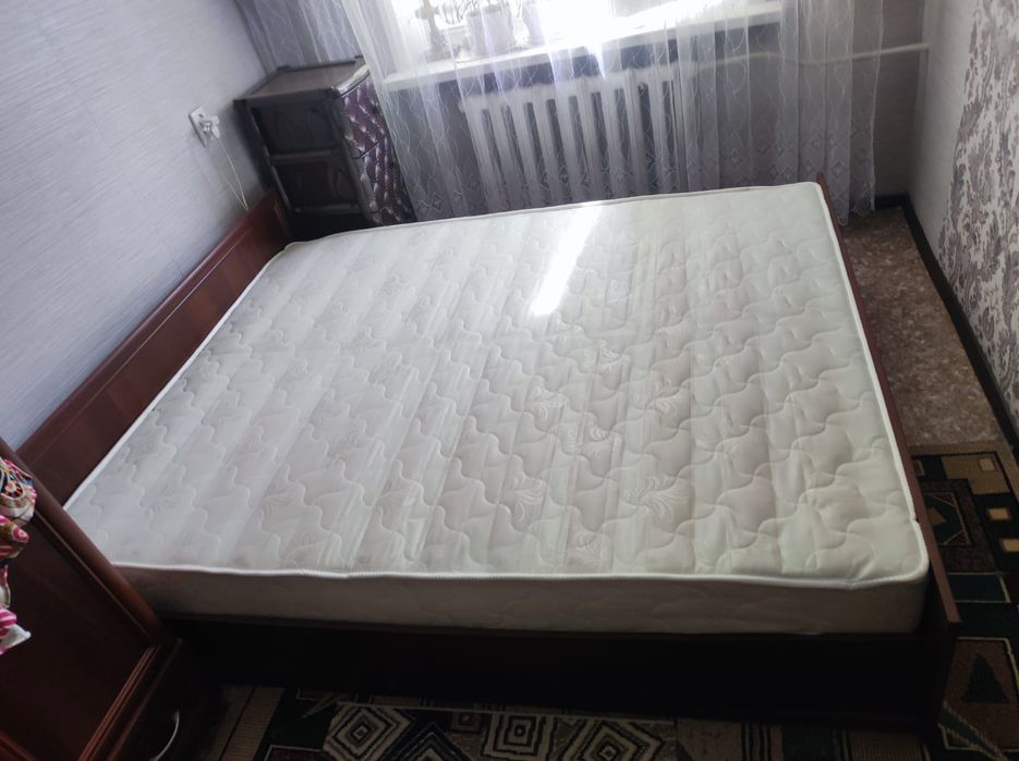 Продам 2х  спальную кровать.