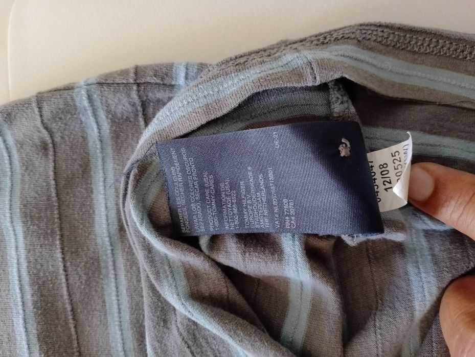 Vând tricou Tommy Hilfinger, produsul este original,marimea M.