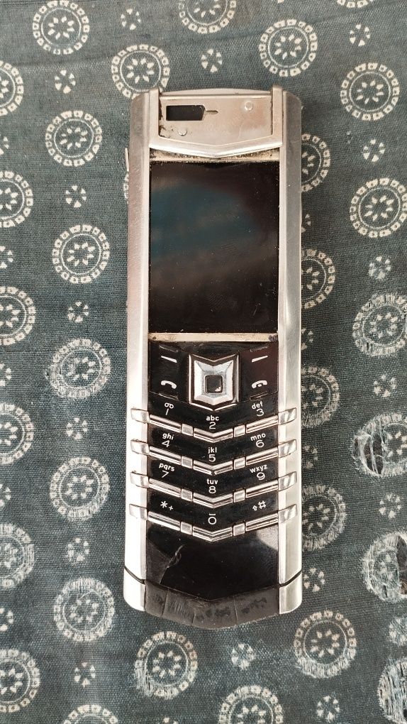 VERTU телефон сотилади (продаю Vertu Signature RM 266V