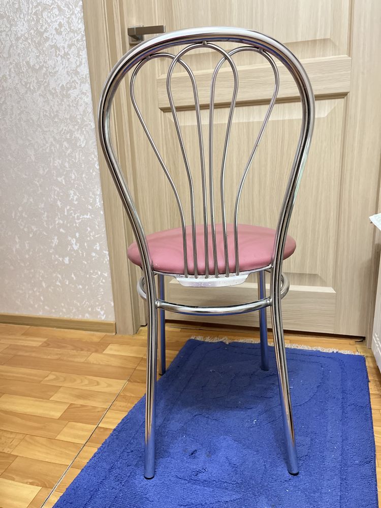 Продам стулья 4 шт в отличном состоянии и шторы б/у