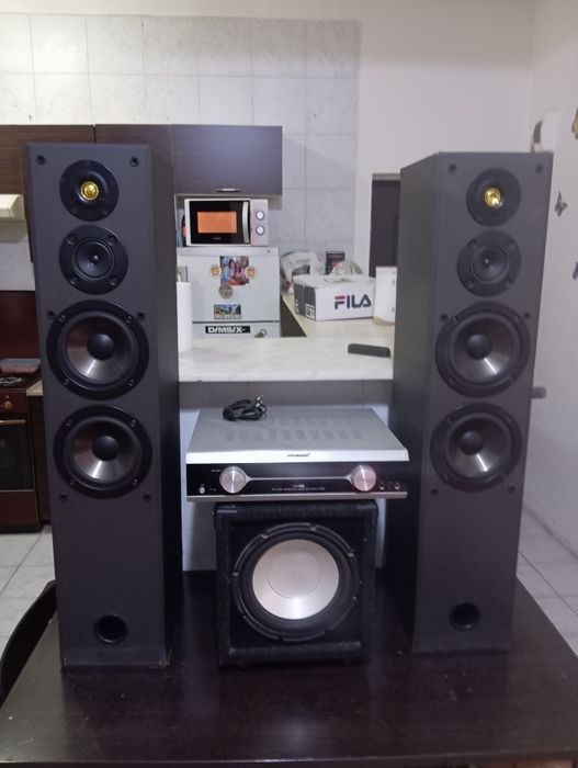 Sistem audio cu subwoofer boxe Sony și statie bluetech plus toate cabl