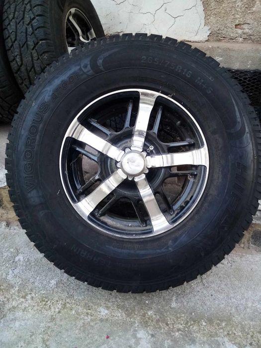 Гуми с джанти за джип
