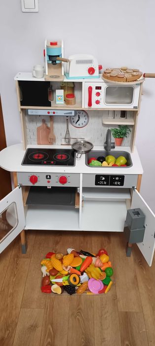 Детска кухня с оборудване