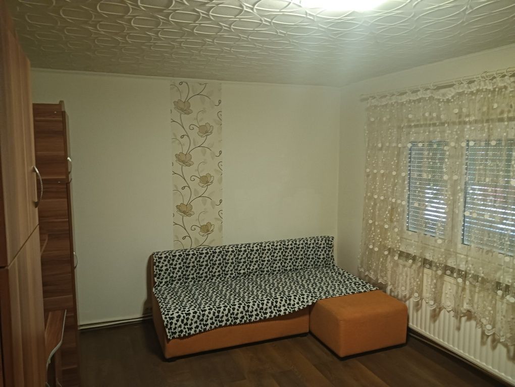 Închiriez apartament