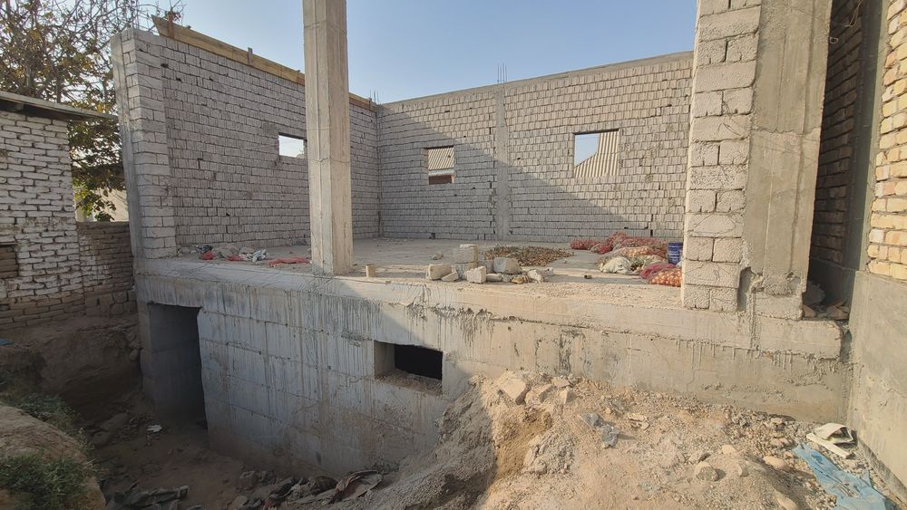 Yer sotiladi. Sroshny faqat naqtga