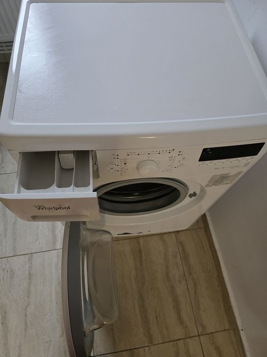 Mașină de spălat Whirlpool 7 kg, 6th Sense, funcționează perfect!