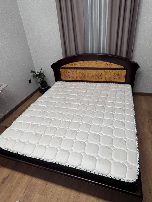 Кровать двуспальняя продам