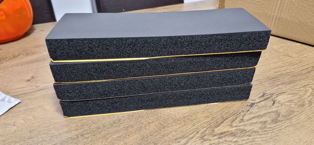 Set de 24 protectii autoadezive pentru pereti de garaj