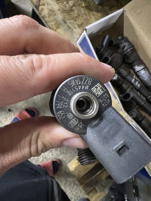 Injectoare Bmw E60E61 2.5d