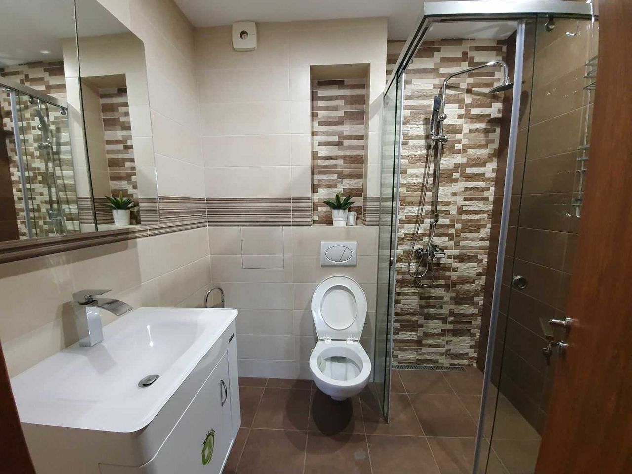 Дава се под наем Двустаен апартамент в София, Младост 2 - 60 кв.м за 1100 € - Снимка #13