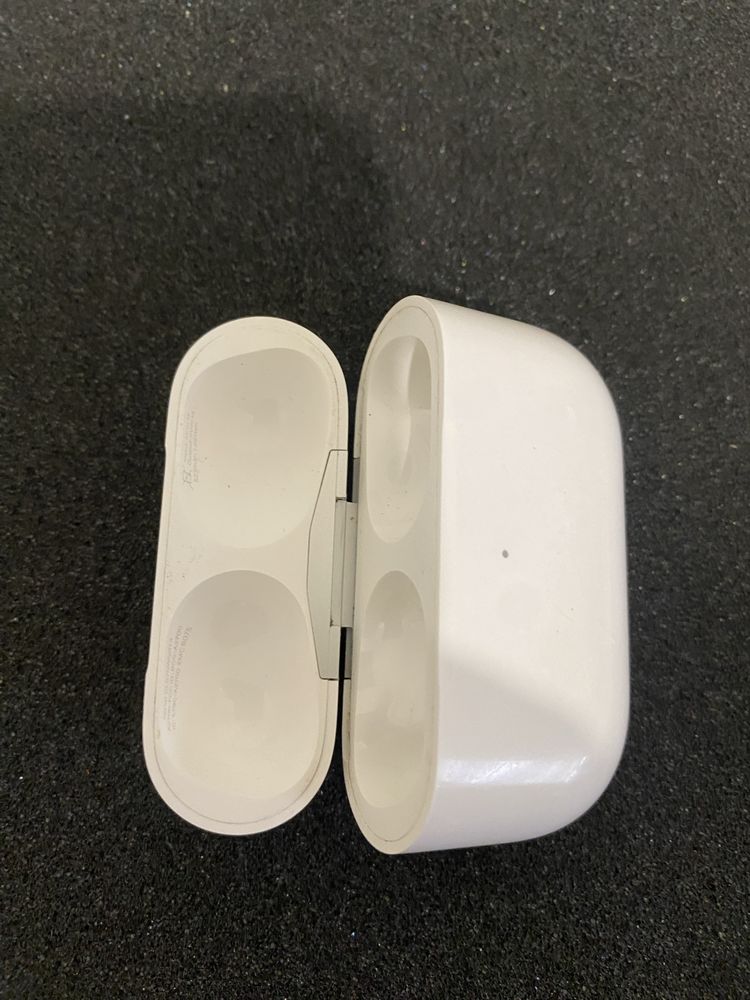 Airpods Pro 2 лайтнинг кейс