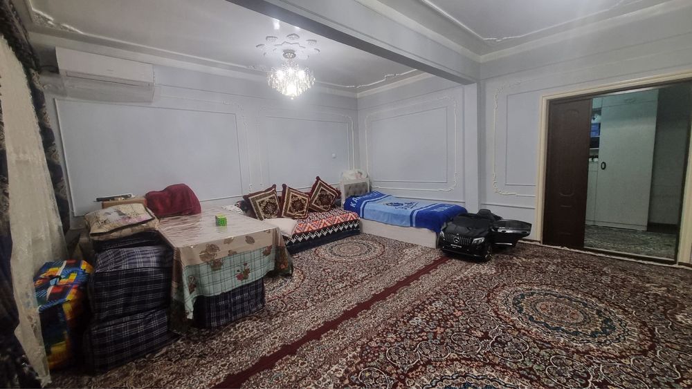 Продается 4 комнатная квартира.Мирзо Улугбекский район.Массив Карасу-1