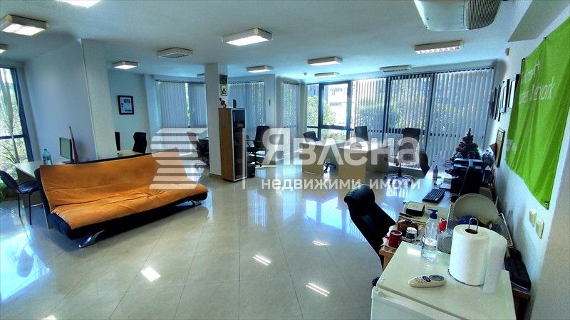 Продава се Многостаен апартамент в Бургас, Лазур - 103 кв.м за 2331 €/кв.м - Снимка #1