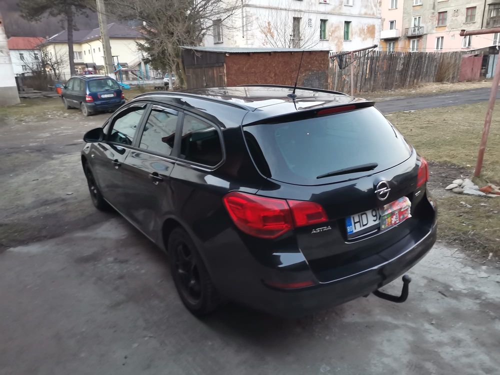 Opel Astra J, neagră, motor 1.7 tourer, 110CP