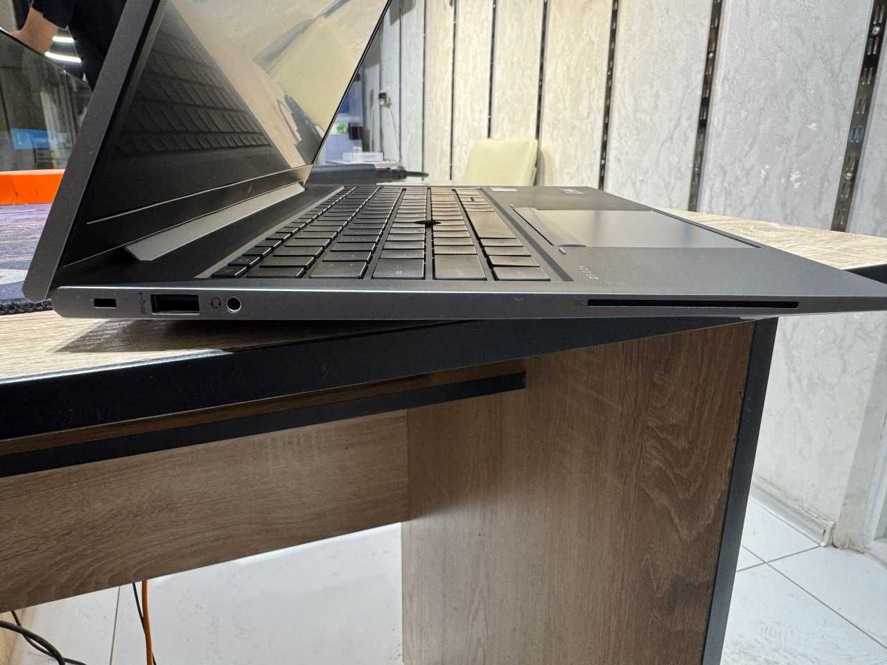 HP ZBook Firefly 15 G8 Core i7-1185G7 ram 16 ssd 256 Quadro T500 4gb