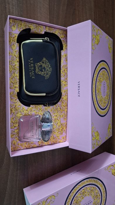 Set cadou Versace Bright Crystal, apa de toaleta 90 ml + geanta