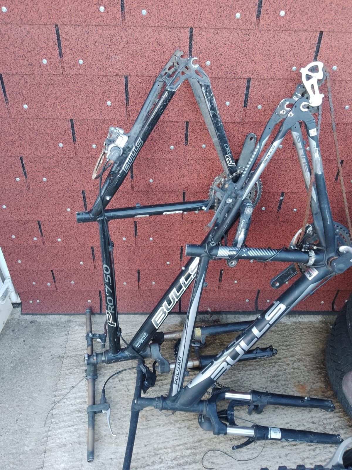 Vând biciclete defecte