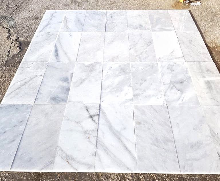 Marmură Alb Polar – Lucioasă 30x60x2 cm – Alb cu Vene Gri