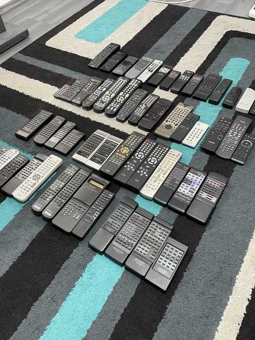 Lot Telecomenzi diferite modele pentru aparate audio