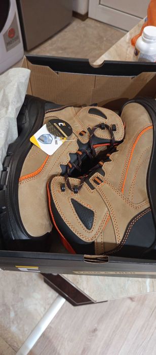 Работни обувки нови