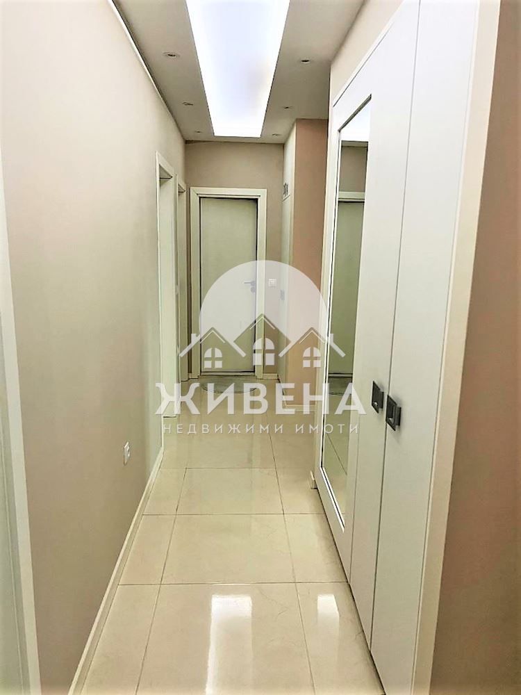 Продавам 4-стаен апартамент, кв. Аспарухово, площ 124 кв.м, с паркинг