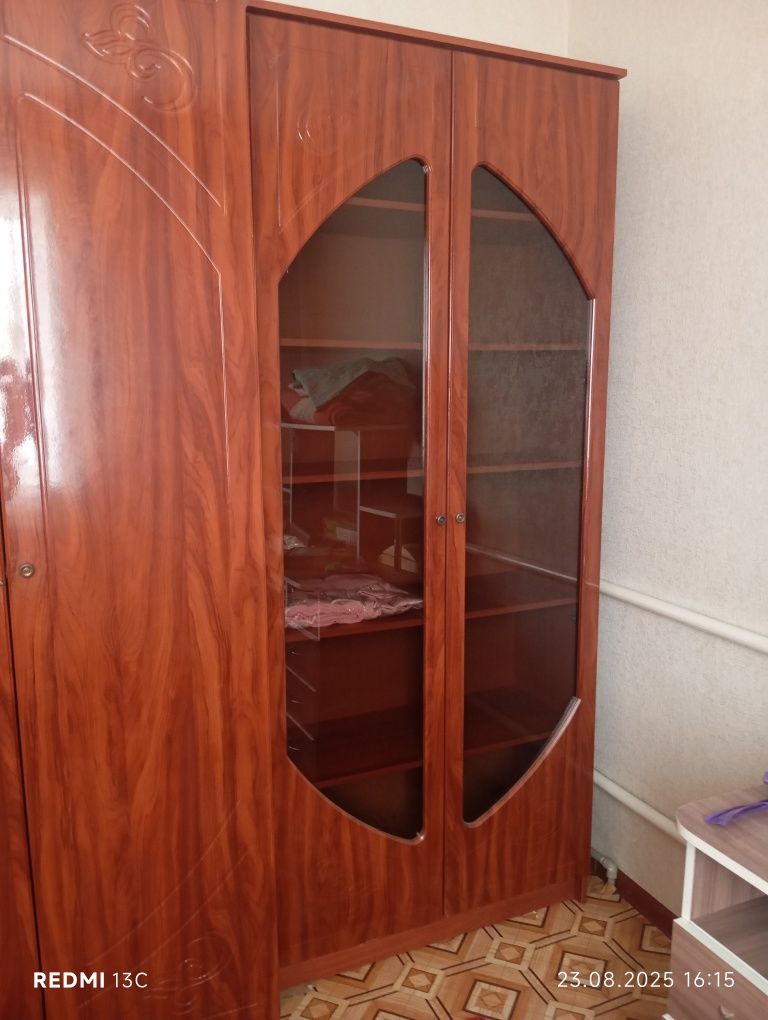 Стенка для хола.